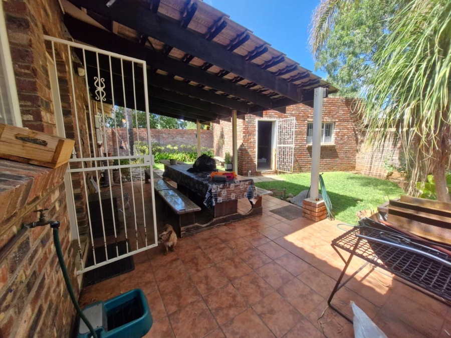 3 Bedroom Property for Sale in Rhodesdene Northern Cape